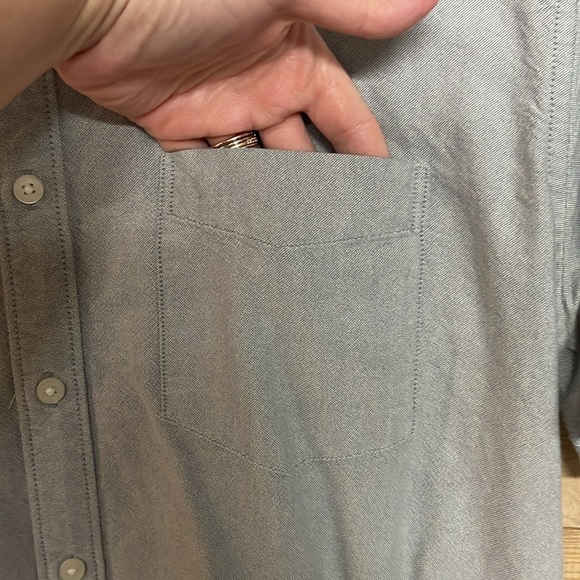 American Eagle Outfitters size XLT Light Gray Button-Down Short Sleeve Shirt - Picture 4 of 8